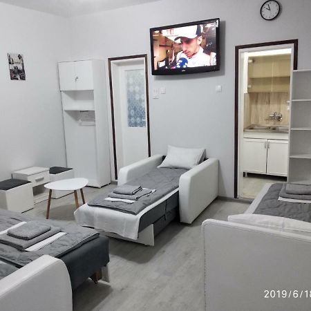 Apartmani Pinokio Ni Exteriör bild