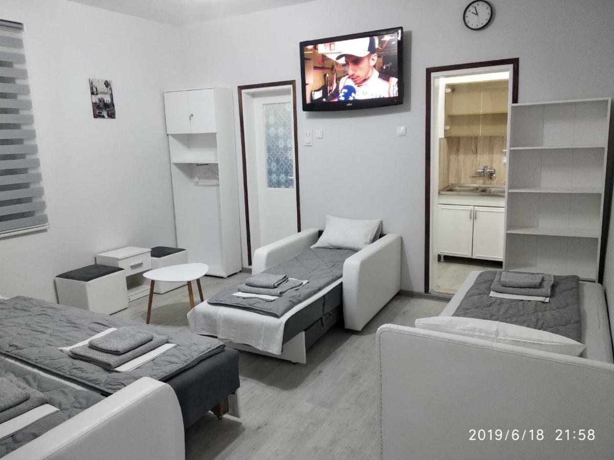 Apartmani Pinokio Ni Exteriör bild